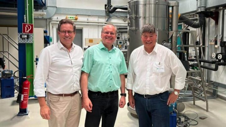 Altech executive director Uwe Ahrens, Fraunhofer Institute for Ceramic Technologies and Systems IKTS' Institute Director Professor Alexander Michaelis and Altech Managing Director Iggy Tan